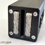 Taschentester für den Motor und die Drehrichtung eines Slotcars – benötigt eine 9-Volt-Blockbatterie, einfaches Aufdrücken auf die Schleifer.